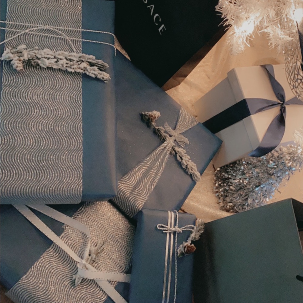 Gift wrap services - Picture 2 of 2